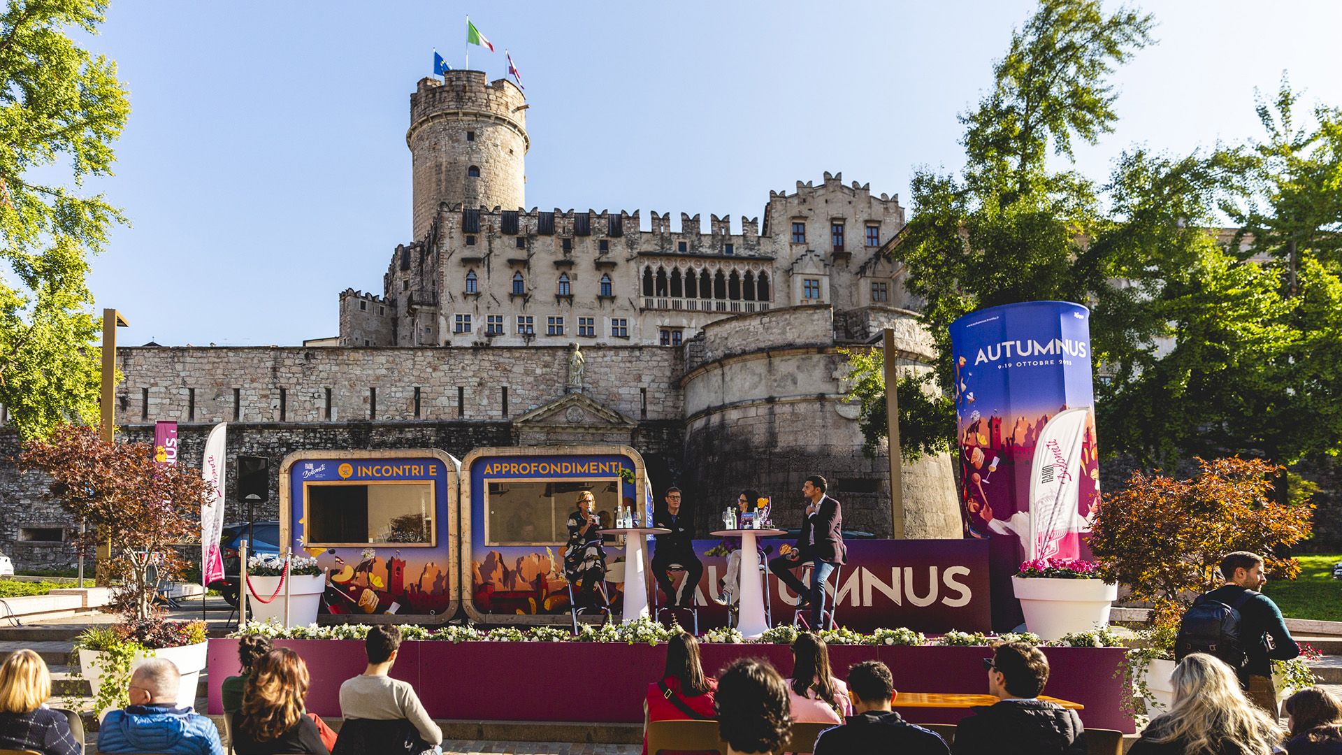    piazza mostra talk incontri approfon imenti autumnus