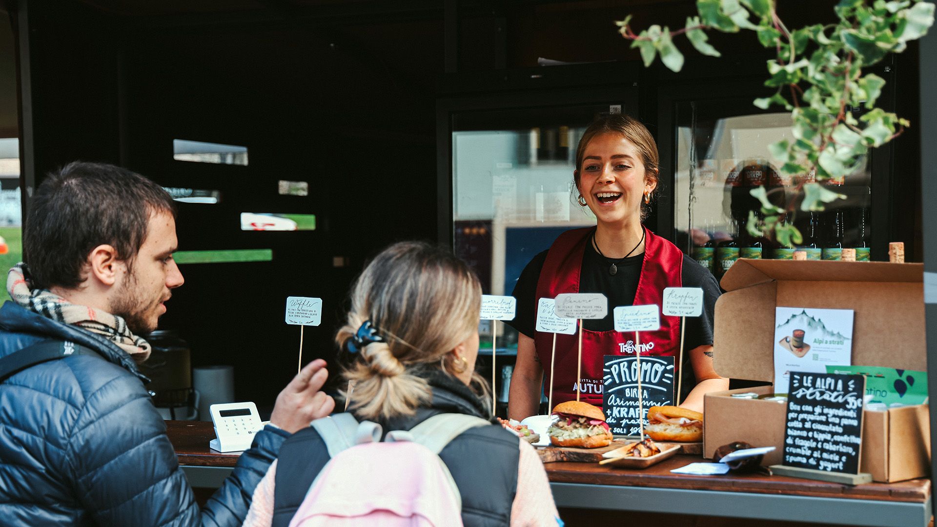    mercato piazza mostra simpatia espositori autumnus